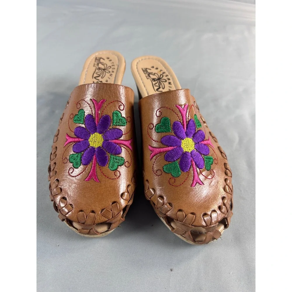 Artesanias Lucian's Mexican Huarache‎ Wedge Sandals Tan Leather Floral Embroider